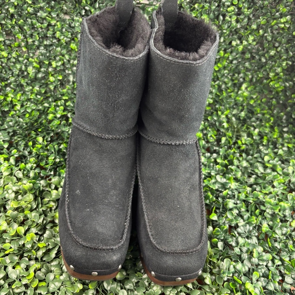 UGG KOURI SUEDE SHEEPSKIN CLOG BLACK BOOTS SIZE 9 Woman - Picture 2 of 12